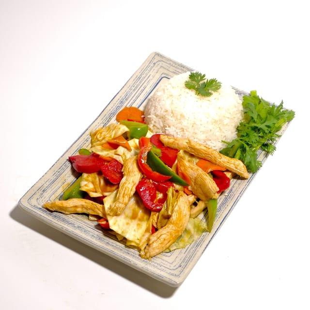 Chicken Curry Stir-Fry with Vegetables / Gà Xào Cà Ri.