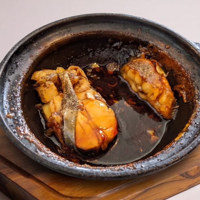 Braised Catfish or Salmon Clay Pot Rice / Cơm Cá Khi Tôi.
