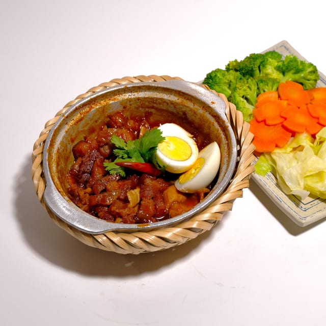 Braised Pork Clay Pot Rice / Cơm Thịt Heo Kho Tộ.