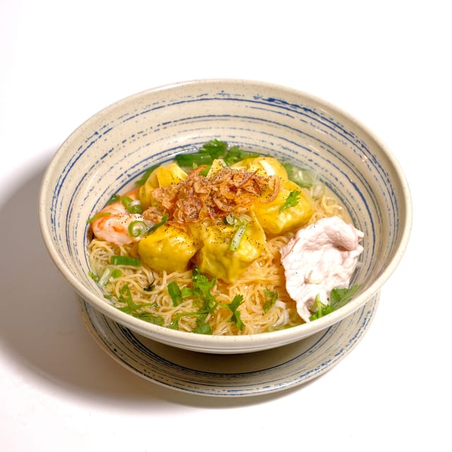 Wonton Egg Noodle Soup / Mì Hoành Thánh.