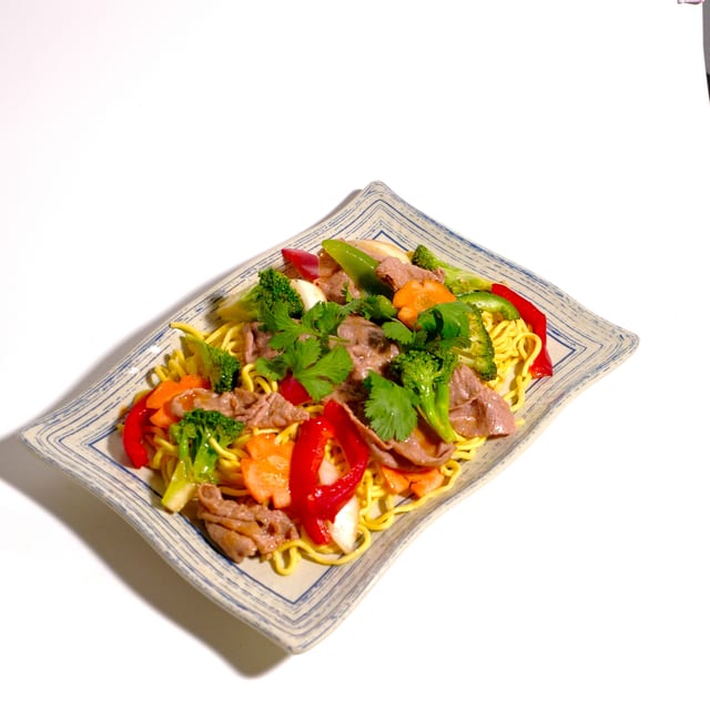 Beef Stir-Fried Noodles / Mì/Phở Xào Bò.