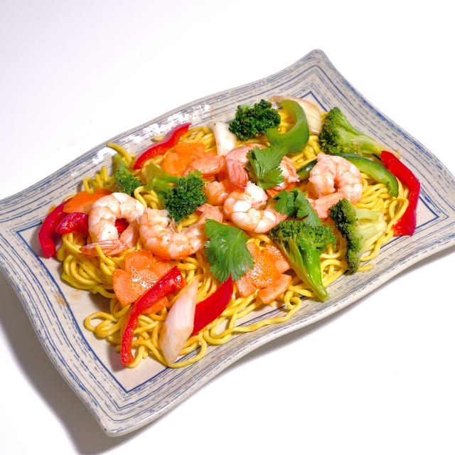 Shrimp Stir-Fried Noodles / Mì/Phở Xào Tôm.